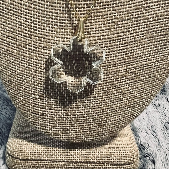 Vintage Gold Necklace with Crystal Snowflake Pendant - Picture 2 of 5
